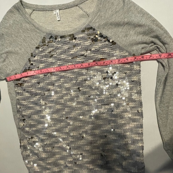 Studio Y gray sequined striped raglan top size L - Picture 2 of 5